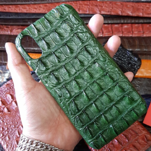 MC-Luxurystore-real-crocodile-case-for-iPhone-X