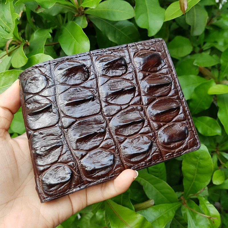 MC-Luxury-store-crocodile-wallet-an-amazing-gift-for-successful-men