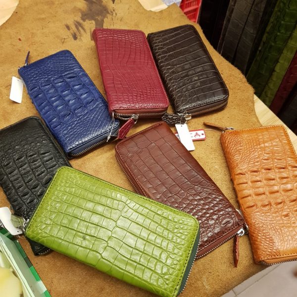 MC-Luxury-store-women-crocodile-wallet-sales-off